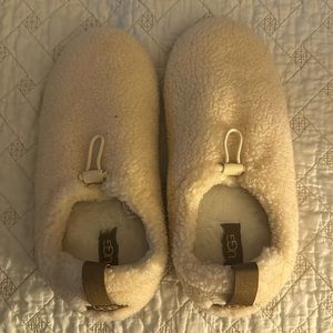 Ugg Slipper, Size 10 and Crème color